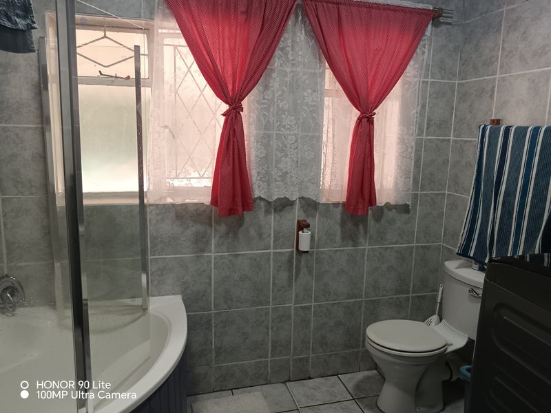 Beautiful 3 Bedroom Home with  2 Bed Flatlet in Veld En Vlei. - Photo 10