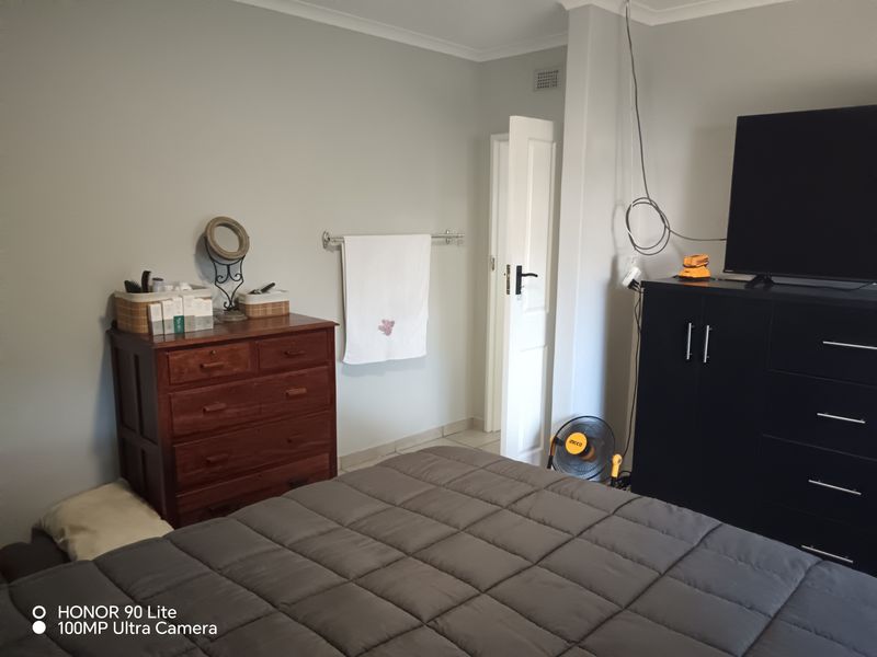 Beautiful 3 Bedroom Home with  2 Bed Flatlet in Veld En Vlei. - Photo 9