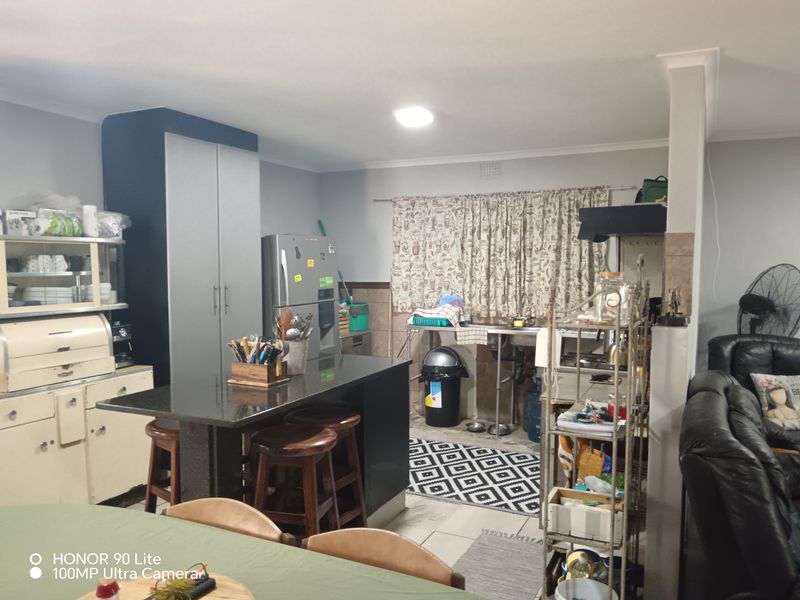 Beautiful 3 Bedroom Home with  2 Bed Flatlet in Veld En Vlei. - Photo 6