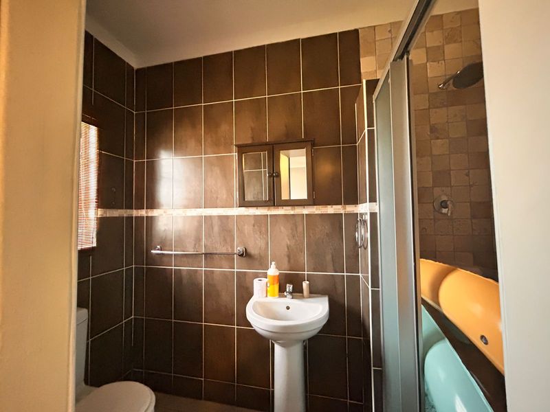 Charming 3-Bedroom Family Home in a Lovely Empangeni Suburb - Photo 4