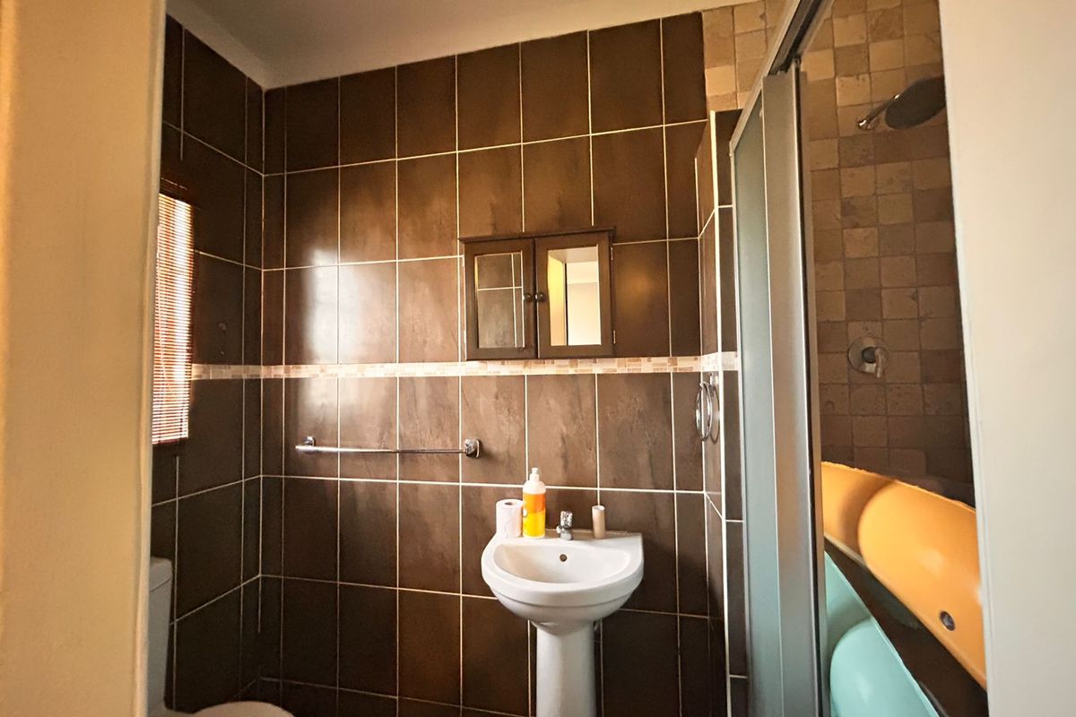 Charming 3-Bedroom Family Home in a Lovely Empangeni Suburb - Photo 4