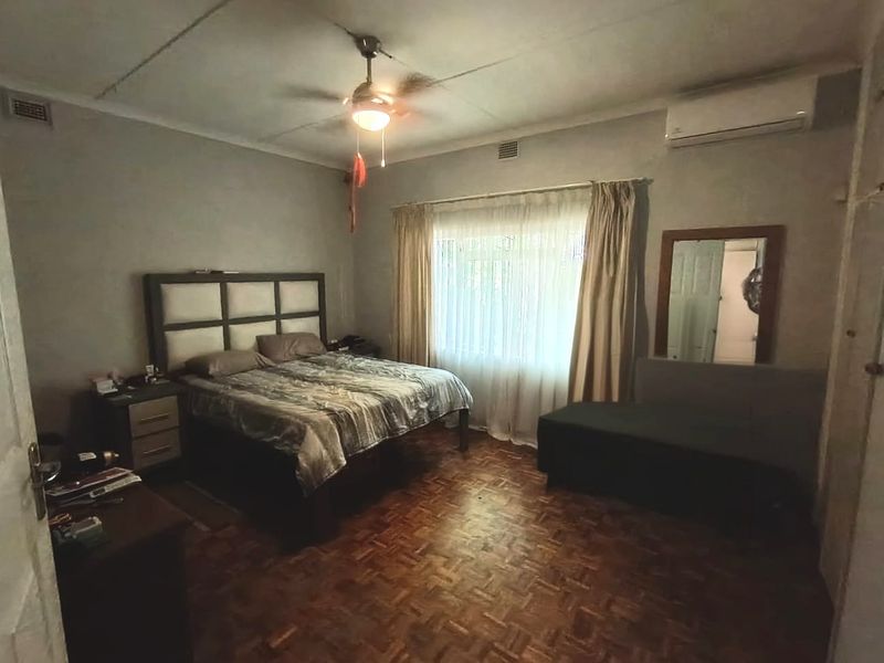 Welcome to this beautiful, generously sized family home offering comfort - Photo 7