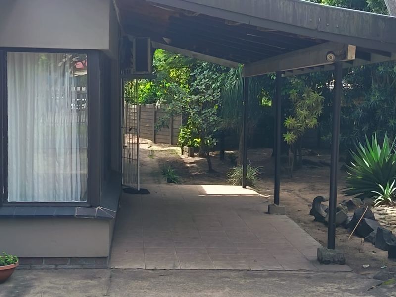 Welcome to this beautiful, generously sized family home offering comfort - Photo 2