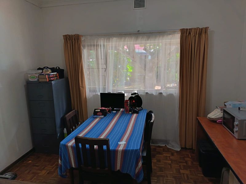 Welcome to this beautiful, generously sized family home offering comfort - Photo 5