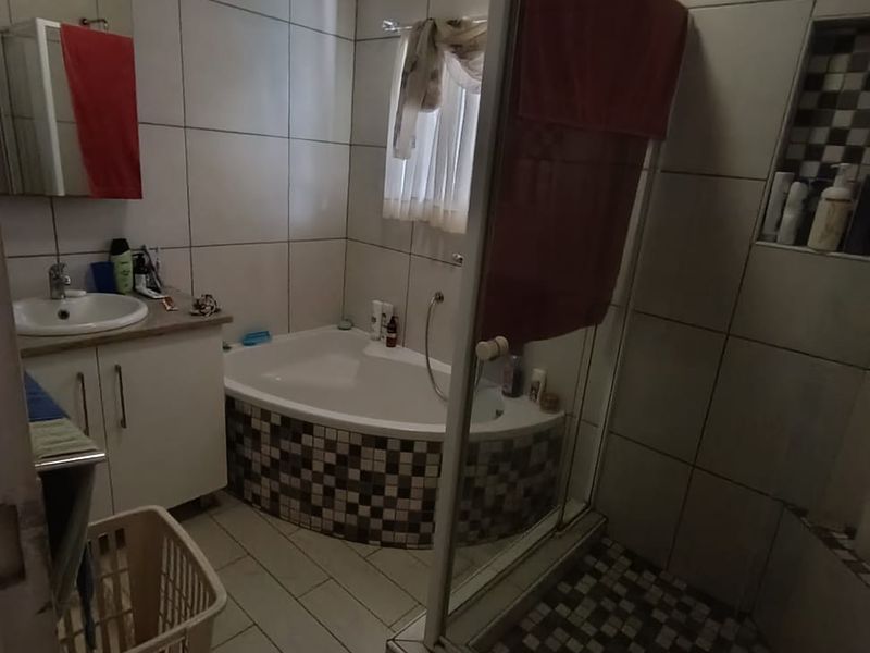 Welcome to this beautiful, generously sized family home offering comfort - Photo 9