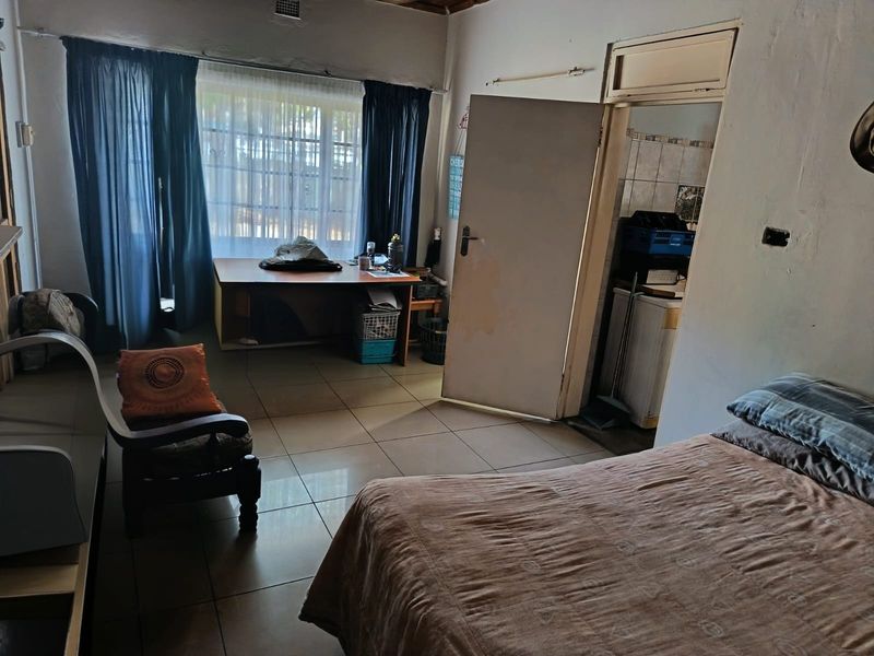 Welcome to this beautiful, generously sized family home offering comfort - Photo 8