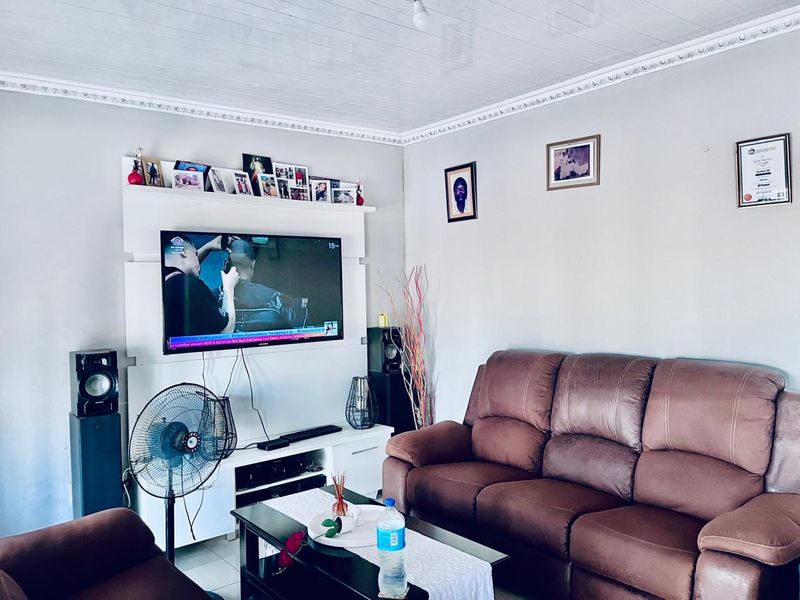 3 Bedroom House for Sale in Esikhawini - Photo 4