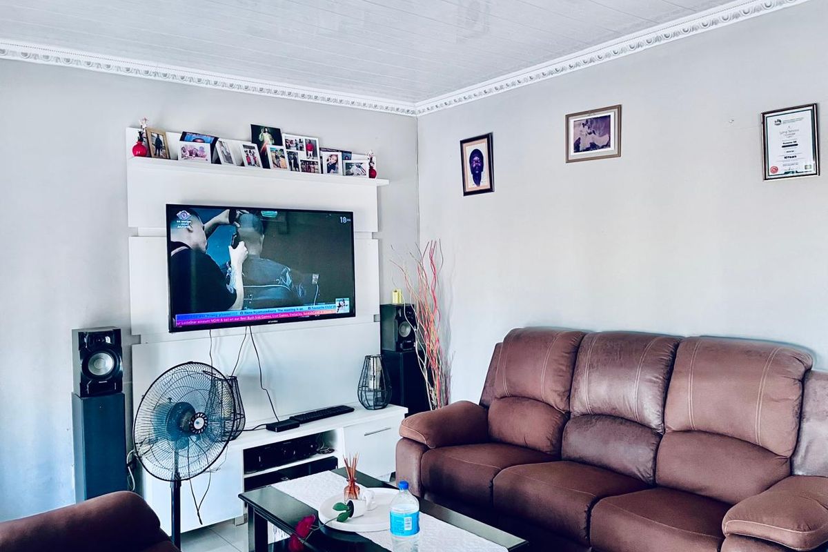 3 Bedroom House for Sale in Esikhawini - Photo 4