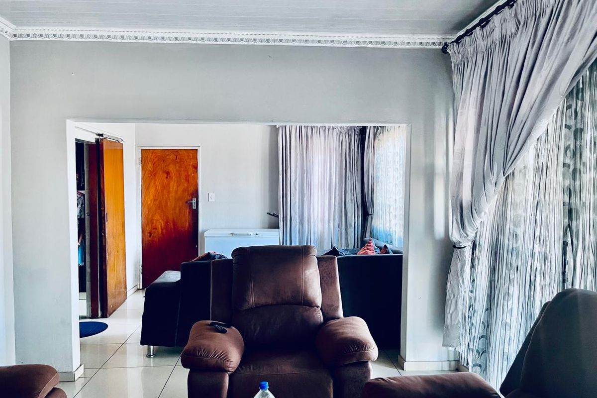 3 Bedroom House for Sale in Esikhawini - Photo 3