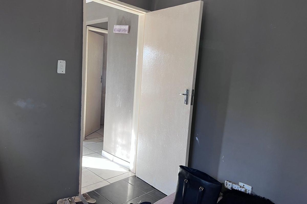 Modern 2-Bedroom House for Sale in Esikhawini - Photo 5