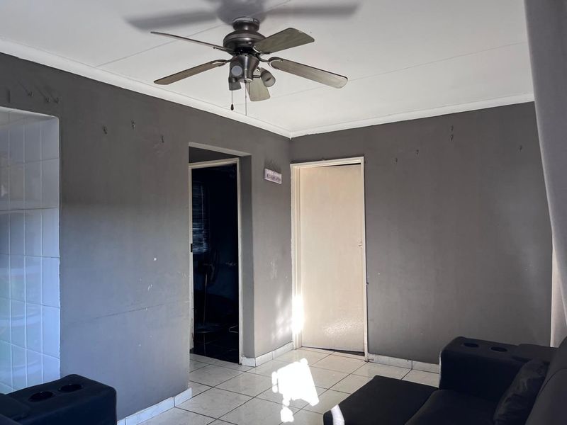 Modern 2-Bedroom House for Sale in Esikhawini - Photo 2