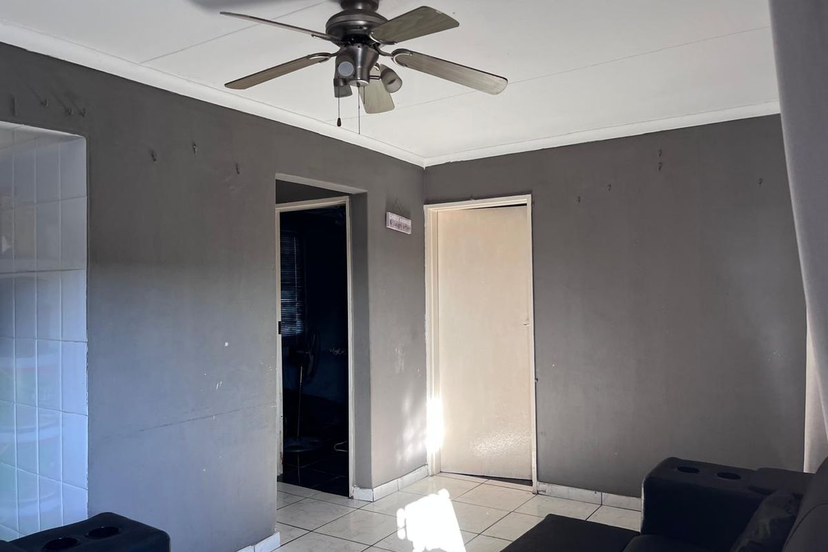 Modern 2-Bedroom House for Sale in Esikhawini - Photo 2