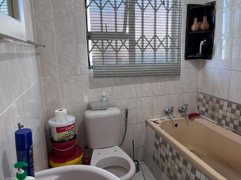 Modern 2-Bedroom House for Sale in Esikhawini - Photo 6