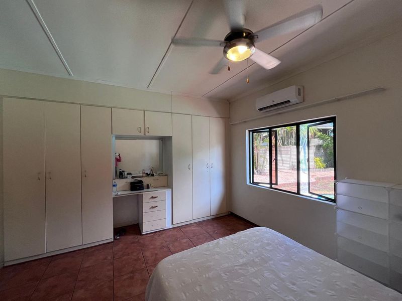 Elegant 5-Bedroom Family Home for Sale in Meerensee - Photo 10