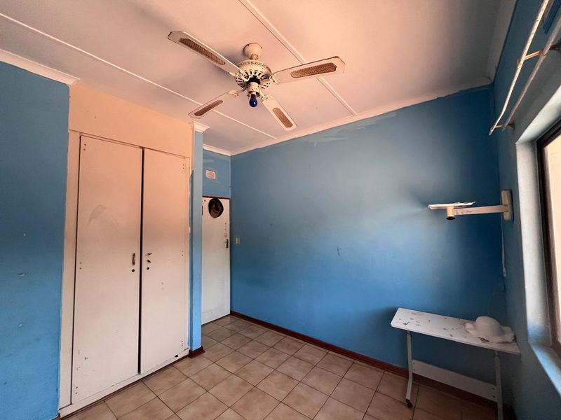 Elegant 5-Bedroom Family Home for Sale in Meerensee - Photo 8