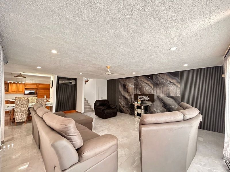 Spacious 5 Bedroom Family Home for Sale in Meer en See - Photo 6