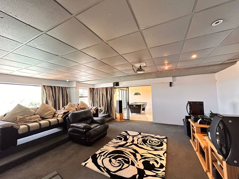 Spacious 5 Bedroom Family Home for Sale in Meer en See - Photo 4