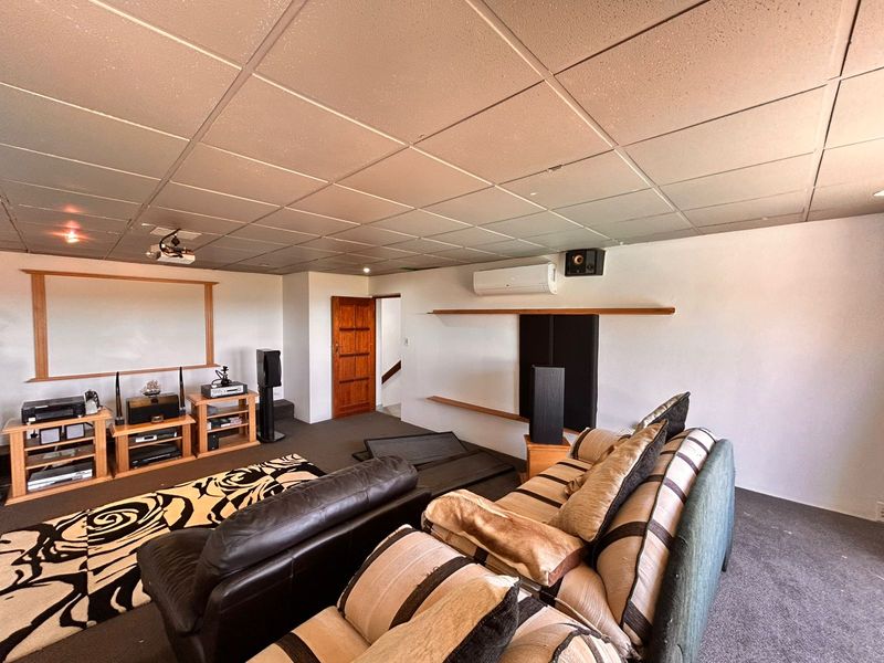 Spacious 5 Bedroom Family Home for Sale in Meer en See - Photo 5