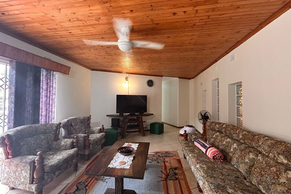 Room to Grow, Space to breathe. The Perfect Setting for Your Next Chapter! - Photo 2