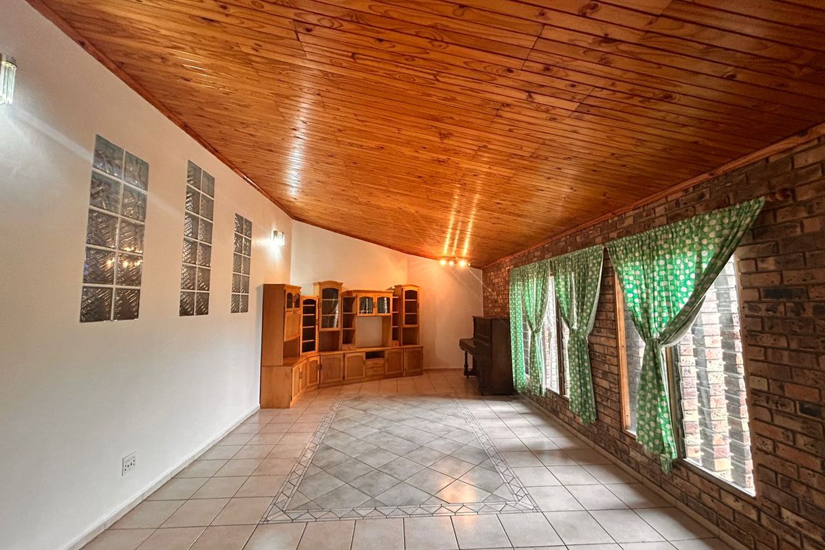 Room to Grow, Space to breathe. The Perfect Setting for Your Next Chapter! - Photo 3