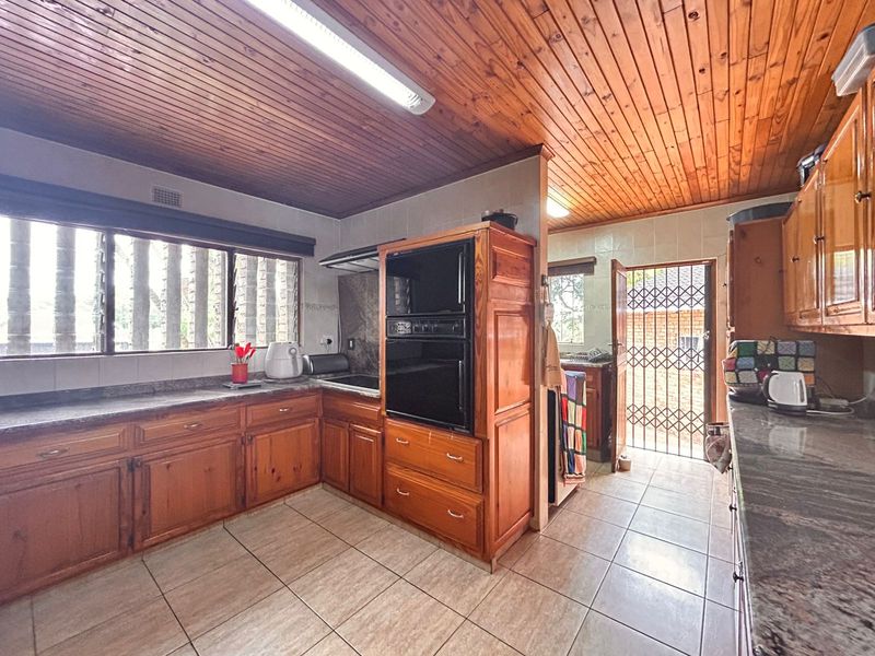 Room to Grow, Space to breathe. The Perfect Setting for Your Next Chapter! - Photo 5