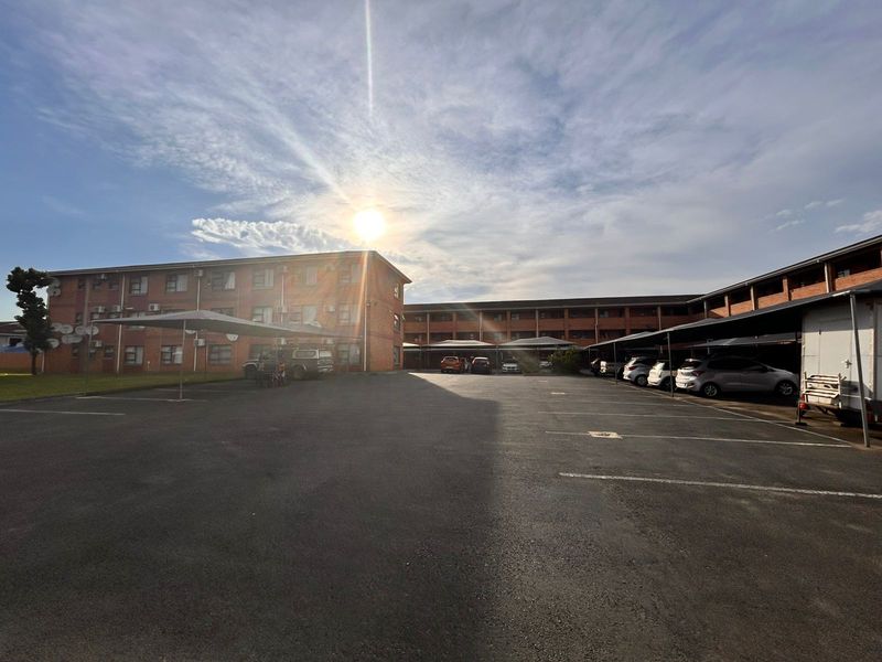 CBD Convenience Meets Modern Comfort! - Photo 9