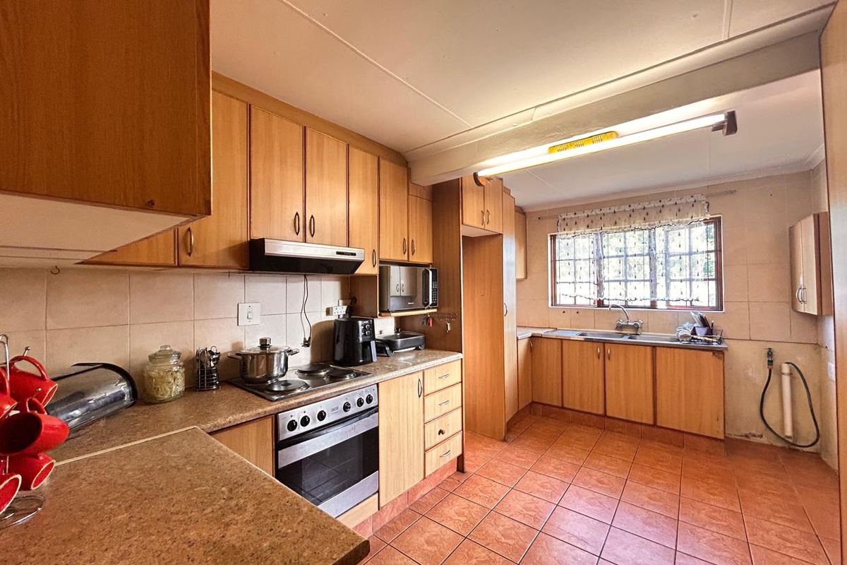 BEDROOM HOUSE FOR SALE IN BRACKENHAM - Photo 2