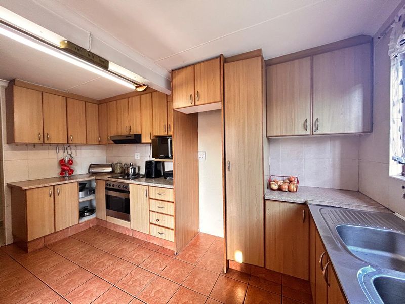 BEDROOM HOUSE FOR SALE IN BRACKENHAM - Photo 3