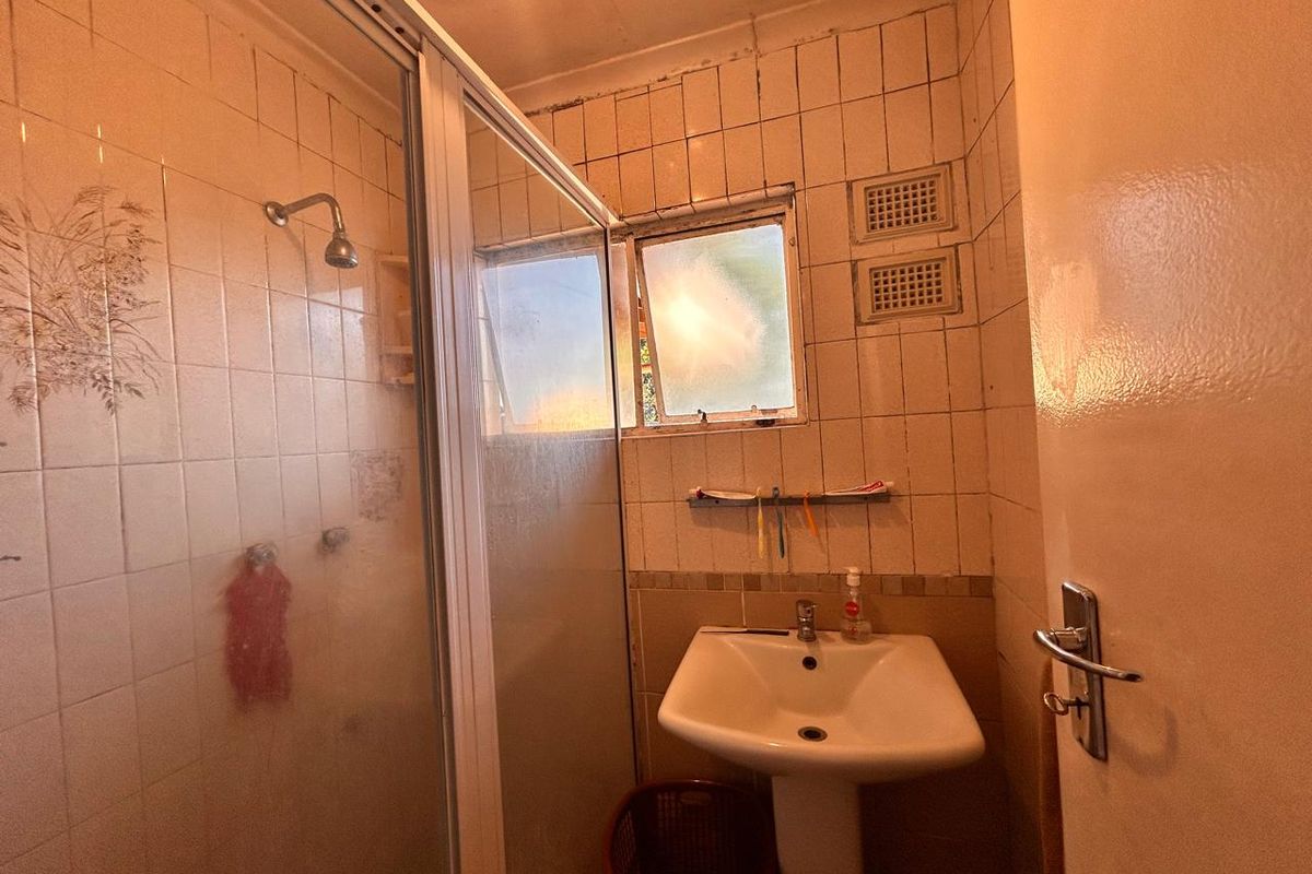 BEDROOM HOUSE FOR SALE IN BRACKENHAM - Photo 5