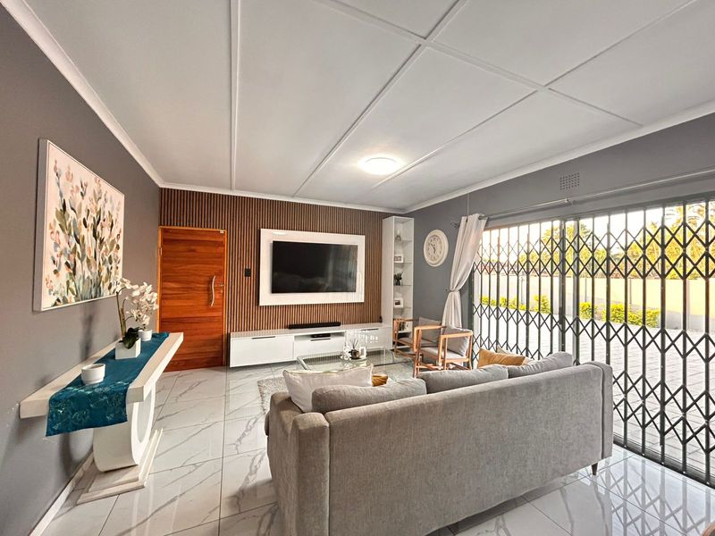 Beautiful 4 Bedroom Family Home with Modern Finishes in Sought After Meer en See - Photo 3