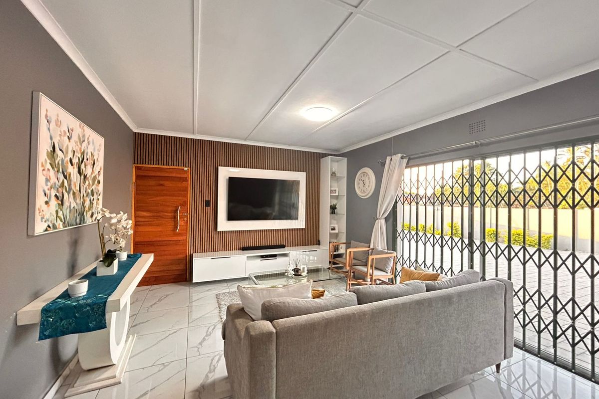 Beautiful 4 Bedroom Family Home with Modern Finishes in Sought After Meer en See - Photo 3