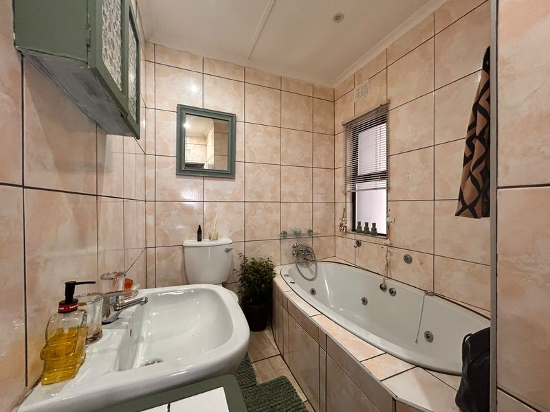 Beautiful Family Home with Entertainment Area and Pool in the Heart of Veld en Vlei - Photo 7