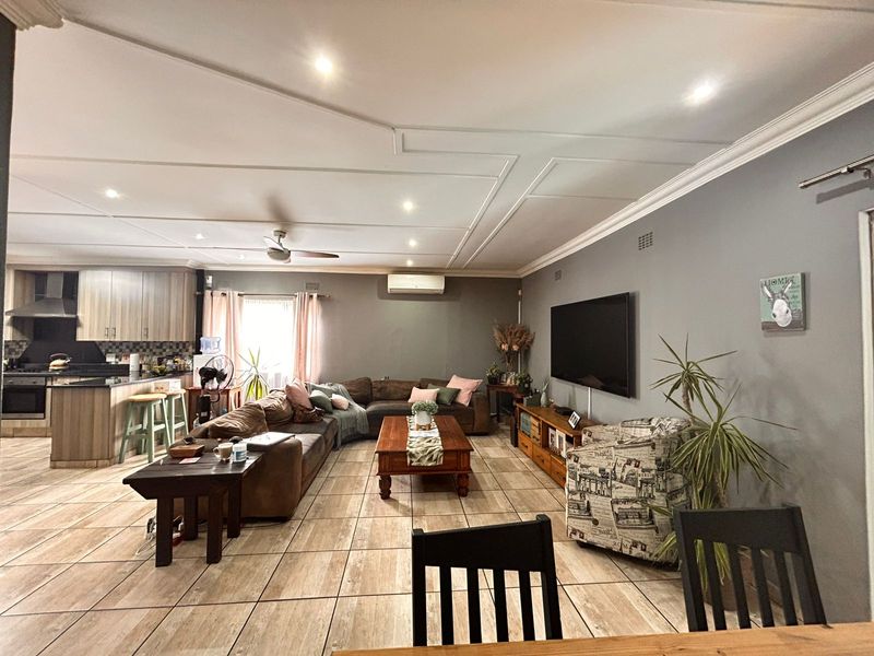 Beautiful Family Home with Entertainment Area and Pool in the Heart of Veld en Vlei - Photo 3