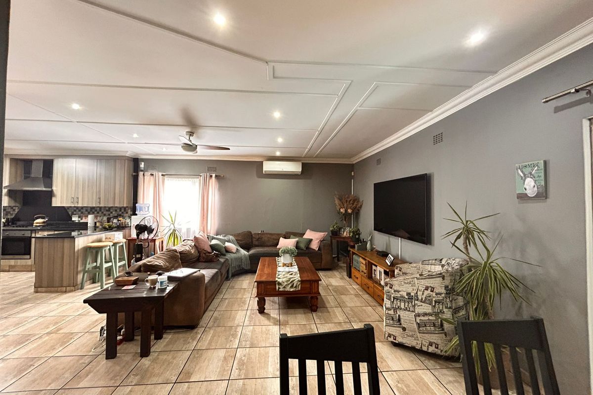 Beautiful Family Home with Entertainment Area and Pool in the Heart of Veld en Vlei - Photo 3