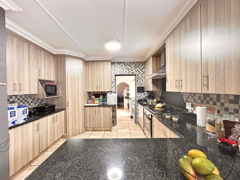 Beautiful Family Home with Entertainment Area and Pool in the Heart of Veld en Vlei - Photo 4