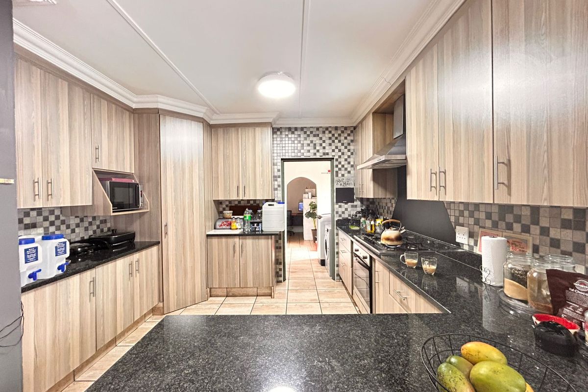 Beautiful Family Home with Entertainment Area and Pool in the Heart of Veld en Vlei - Photo 4