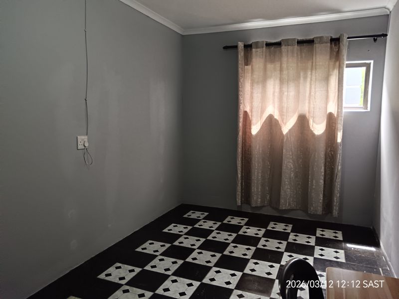 6 Bedroom, 2 Bathroom house to Rent in Birdswood - Photo 6