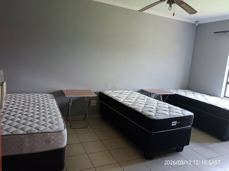 6 Bedroom, 2 Bathroom house to Rent in Birdswood - Photo 9