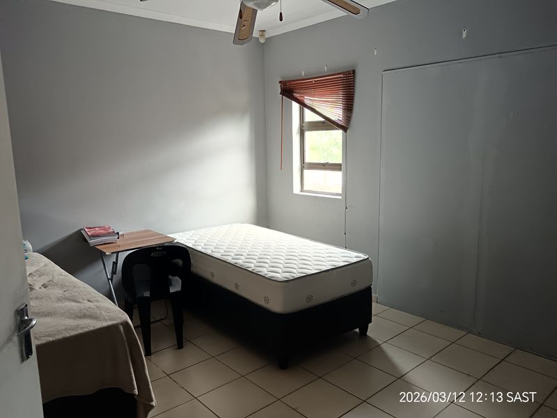 6 Bedroom, 2 Bathroom house to Rent in Birdswood - Photo 7