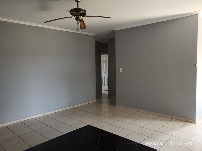 6 Bedroom, 2 Bathroom house to Rent in Birdswood - Photo 2