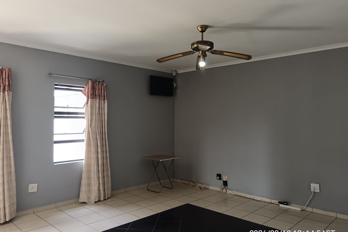 6 Bedroom, 2 Bathroom house to Rent in Birdswood - Photo 3