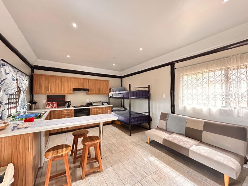 Welcome to this stunning and well-maintained 3-bedroom home - Photo 5