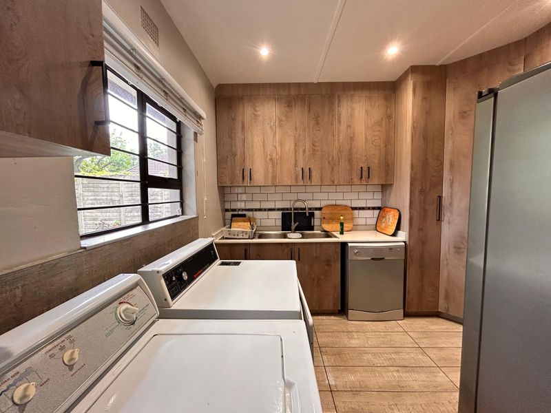 Welcome to this stunning and well-maintained 3-bedroom home - Photo 3