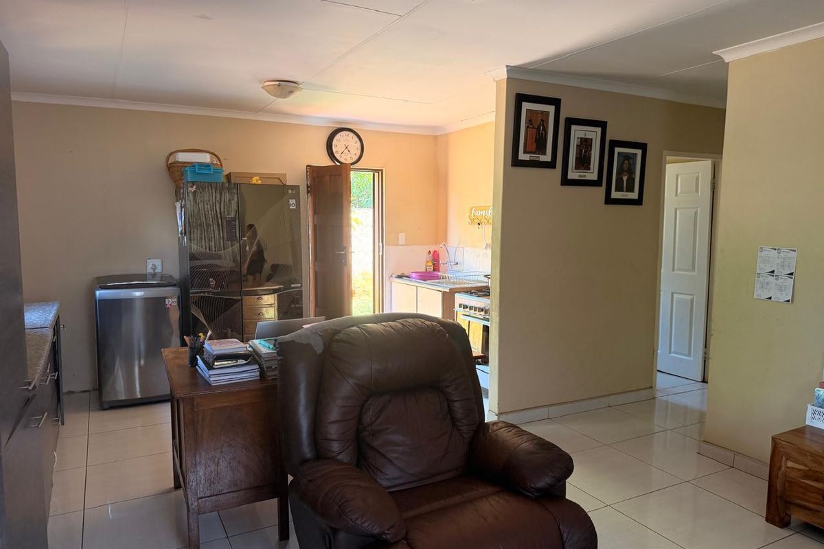 Stunning family home for sale in Akasia The Orchards, Pretoria North - Photo 4