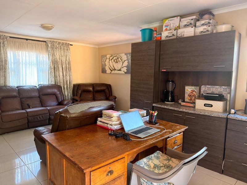 Stunning family home for sale in Akasia The Orchards, Pretoria North - Photo 3