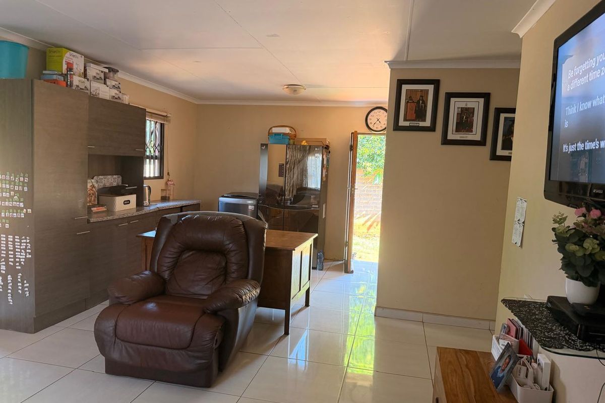 Stunning family home for sale in Akasia The Orchards, Pretoria North - Photo 5