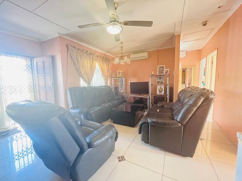 3 Bedroom House in Esikhawini - Photo 3