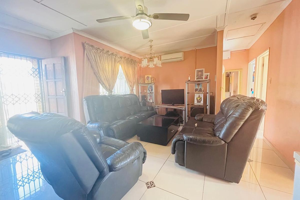 3 Bedroom House in Esikhawini - Photo 3