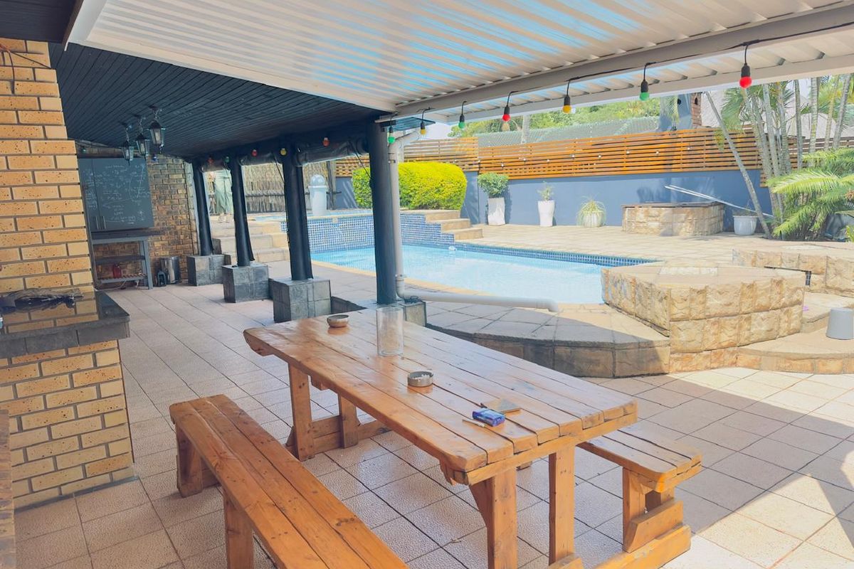 Stunning 5-Bedroom Family Home in Meer en See - Photo 3