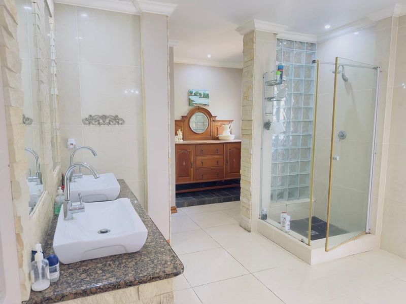 Stunning 5-Bedroom Family Home in Meer en See - Photo 9